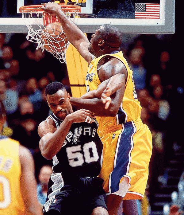 同时迫使他 同时迫使他